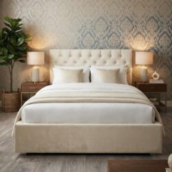 Łóżko tapicerowane Montana z pikowanym zagłówkiem chesterfield w jasnej sypialni